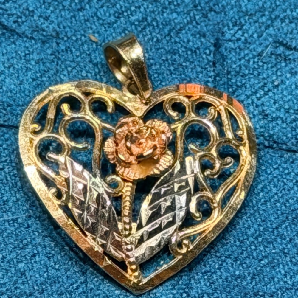 10k Yellow Gold , white gold Heart Rose Pendant - Picture 4 of 6